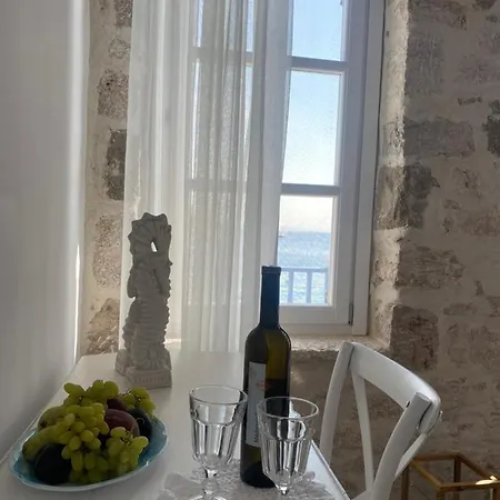 Sea Breeze - A Waterfront האלקי