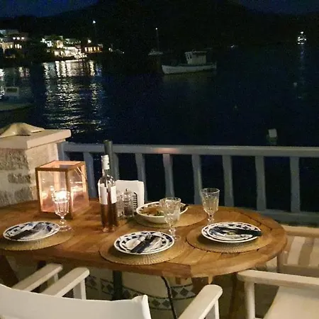 Villa Sea Breeze - A Waterfront