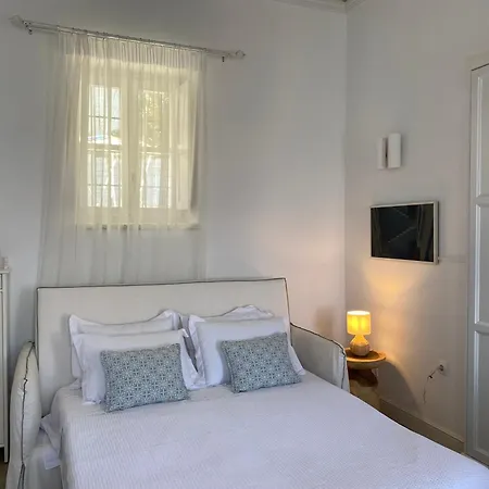 Sea Breeze - A Waterfront Villa Chalki Town