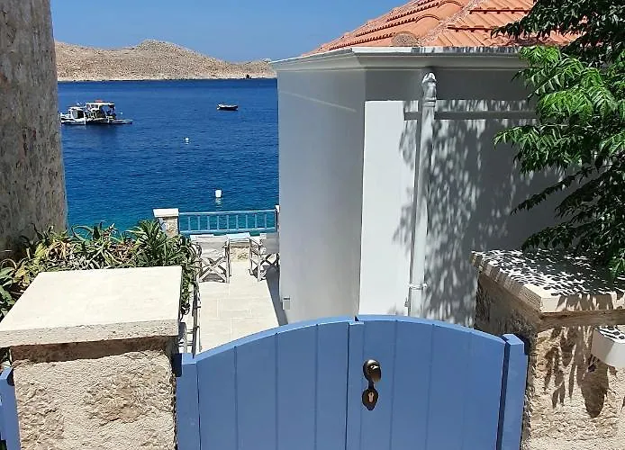 ヴィラ Sea Breeze - A Waterfront Chalki Town