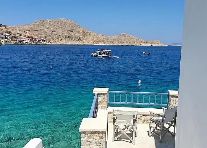 Sea Breeze - A Waterfront ヴィラ Chalki Town